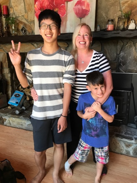 Donhoon RYU with his host mother Melanie Larangeira and her youngest son, Reed.JPG